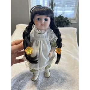 Kingstate Collection Rosa‎ Porcelain Doll 10 inches Tall B3 RARE Dark Eyes Pale